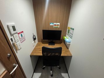いいオフィス武蔵小山 by リンクフロンティア 1名個室（ブース1）の室内の写真