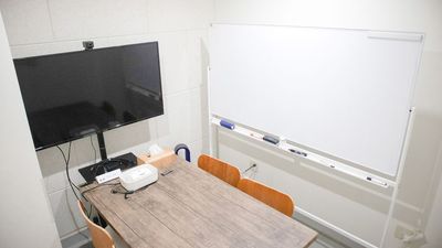【駅チカ】大門町駅徒歩1分！当日予約可能！zoom専用ルーム👩🏻‍💻 広角WEBカメラ付きモニター完備！web会議に！ - いいオフィス浜松町bywedo