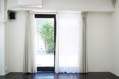 レースカーテン、遮光カーテンのご準備ございます - GALLERY SPINDLE レンタルスペース、レンタルスタジオの室内の写真