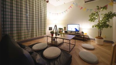 低い座面のソファでまったりできます - レンタルスペース『ナチュラ』 ナチュラルポップなおうちスペース「Natura（ナチュラ）」の室内の写真