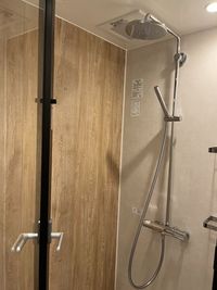 シャワールーム(有料オプション) - レンタルスペース「SHARE PIECE」 SHARE PIECEの室内の写真