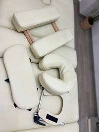 マッサージ用備品（マクラ・ヒジ置き） - サロンcode Tenjiiin サロンcode Tenjiiin　リゾートの心地よさを感じる空間の室内の写真