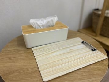 ティッシュ・バインダー - サロンcode Tenjiiin サロンcode Tenjiiin　リゾートの心地よさを感じる空間の室内の写真