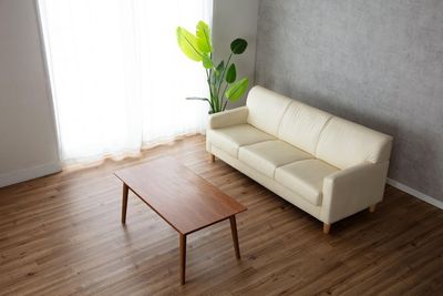 ご要望によってさまざまな家具やフローリングの貸し出し、壁の建て込みも承っています。 - スタジオキリン スタジオキリン Whiteスタジオの設備の写真