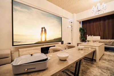 【リニューアル記念５０%割引中】✨ラグジュアリー空間💝特大スクリーン🎗誕生日会や女子会🎗️ママ会👗タコパ🐙 - Vileka新大阪_15