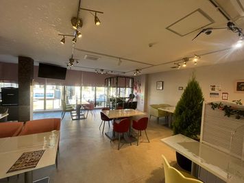 レンタルスペースBUN 喫茶ぽんこつ【カフェ営業中半面貸し切りプラン】の室内の写真