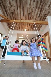 江ノ島ゲストハウス１３４ ブランコ・ロフト付きラウンジ の室内の写真