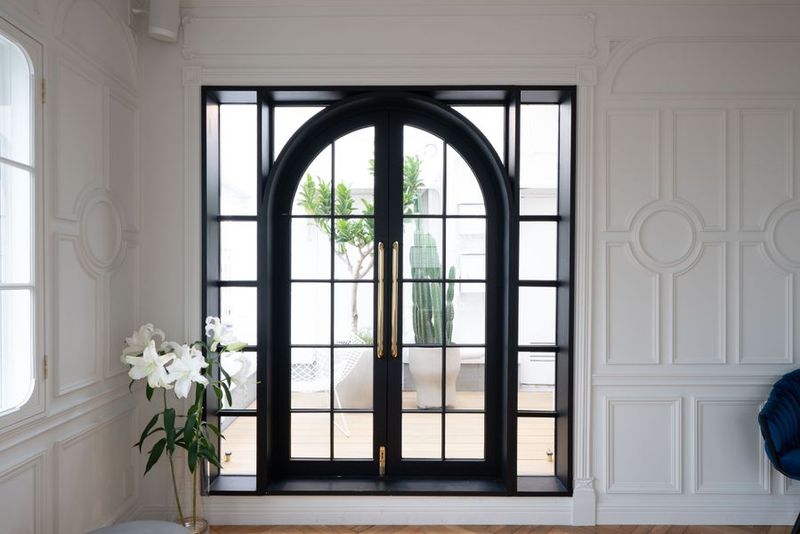 ビルの屋上に佇む、白壁と植物に包まれた開放的なスタジオ - Aoyama loft apartment