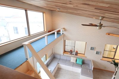 江ノ島ゲストハウス１３４ ブランコ・ロフト付きラウンジ #レンタルスペースお花見2024の室内の写真