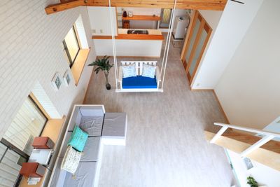 江ノ島ゲストハウス１３４ ブランコ・ロフト付きラウンジ の室内の写真