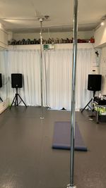 ポール２本建てるとこんな感じです♪ - StudioAVA大阪 阿波座駅1分！24時間利用可の多目的スペース♪の室内の写真