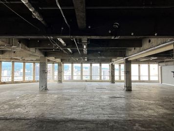 沼津ラクーン 大規模催事や展示会等に最適な駅チカレンタルスペースの室内の写真