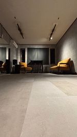 大きな鏡が設置されています - studio denccy studio  denccyの室内の写真