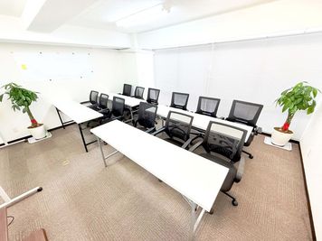 マイハート株式会社の会議室 貸し会議室（大）の室内の写真
