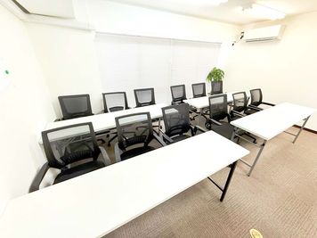 マイハート株式会社の会議室 貸し会議室（大）の室内の写真