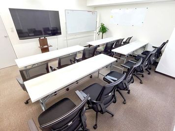 マイハート株式会社の会議室 貸し会議室（大）の室内の写真