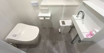 店内に温水洗浄便座付きのトイレもございます。 - FEEEP 学芸大学駅東口店 FEEEP 学芸大学駅東口店｜定員 1名個室｜部屋番号7(PS)の設備の写真