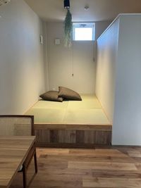 和室でくつろげます - コミュニティスペース【笑がお】 コミュニティスペース【笑がお】貸切タイプの室内の写真