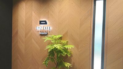 DMZ CAFE イベント貸切利用の入口の写真