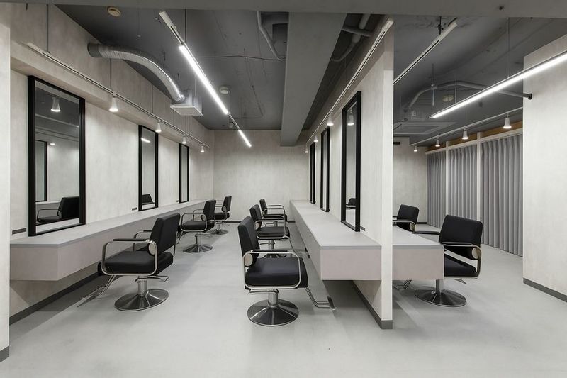 EMEU StudioCafe 【三浦海岸駅徒歩5分】NEWオープン!! カフェ併設サロンの室内の写真