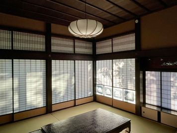 夕方の木漏れ日 - 古民家TSUBAME邸の室内の写真
