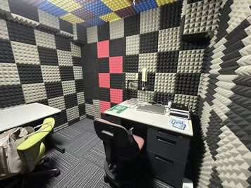 藤崎駅近くの防音録音ブース 録音スタジオの室内の写真
