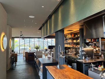 TWELVE On The Park 会議、撮影スペース(飲食提供可)の室内の写真