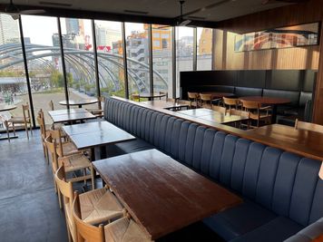 TWELVE On The Park 会議、撮影スペース(飲食提供可)の室内の写真