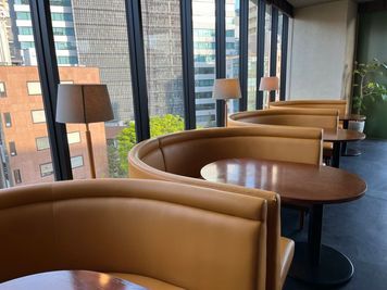 TWELVE On The Park 会議、撮影スペース(飲食提供可)の室内の写真