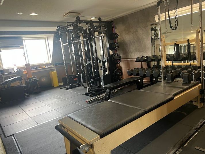 ピラティス＆筋トレ設備完備のジム┃西新宿五丁目駅徒歩1分 - ピラティス＆筋トレができるレンタルジム┃西新宿五丁目駅徒歩1分