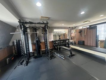 ピラティス＆筋トレができるレンタルジム┃西新宿五丁目駅徒歩1分 ピラティス＆筋トレ設備完備のジム┃西新宿五丁目駅徒歩1分の室内の写真
