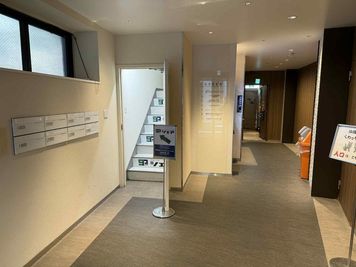 ビルエントランス - 日本橋人形町「シェア」 バーチャルオフィス・貸会議室「会議室Ｂ」の入口の写真