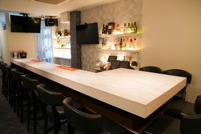 夜はカラオケバーとして営業しています - カラオケBarうたたね　荻窪店 カラオケ付きレンタルスペースの室内の写真