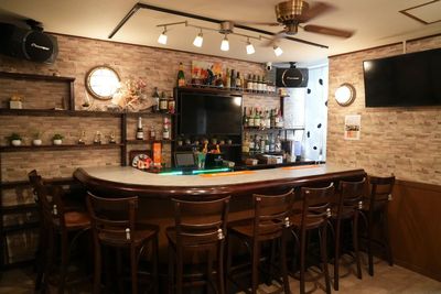 カラオケテレビモニターは2台完備 - カラオケBarうたたね　阿佐ヶ谷店 カラオケ付きレンタルスペースの室内の写真