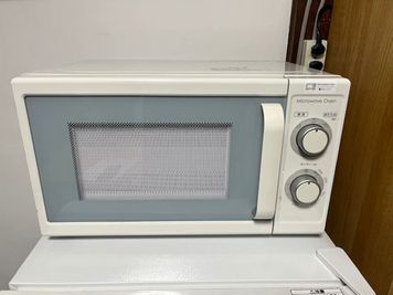 電子レンジ - レンタルスペース　ノックノック キッチン、庭付き　平屋のレンタルスペースの設備の写真