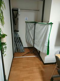 グリーンバック使用後はこちらに戻してください - 宮崎駅から280ｍ徒歩4分🚉完全個室の貸会議室 50インチTVのある完全個室貸会議室｜ワークスペース・web会議の室内の写真