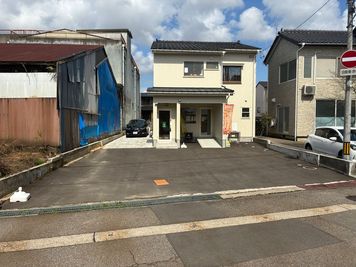 店舗外観こちらの２階（左側入り口）になります。 - スタジオシックス 広いワンルーム型のレンタルスペース。の室内の写真