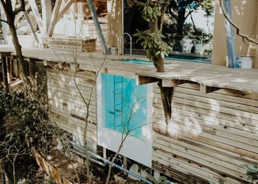 2m底が深いサウナプール - Kamakura Base Kamakura Base 鎌倉山　別荘一等貸し／スタジオの室内の写真