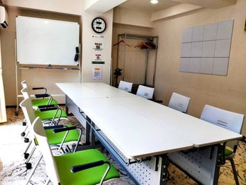 肘付キャスター椅子（更新） - Space Joy 東銀座 貸し会議室、レンタルスペース、教室、セミナーの室内の写真
