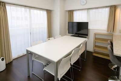 2025.6.19ワークスペースへリニューアルしました！ - 【完全個室】繁華街近く･広々対面キッチン付ワークスペース会議等 宮崎市橘通東お気軽ワークスペースMOE（モエ）の室内の写真