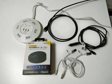 電源タップ/HDMIケーブル/HDMI-USB TypeCケーブル/スピーカーマイク/充電器（TypeC・Lightning） - 【完全個室】繁華街近く･広々対面キッチン付ワークスペース会議等 宮崎市橘通東お気軽ワークスペースMOE（モエ）の設備の写真