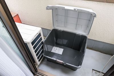 バルコニーに有料ゴミストッカーがあります。ゴミ捨てに困る際はご利用ください。
※ごみ捨てオプション必須。
※当日利用1000円加算/無断利用2万円のペナルティ。 - ブルースペース白金高輪 撮影スタジオ・動画撮影・チェキ会・控室の設備の写真