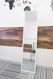 姿見もあります。 - ブルースペース白金高輪 撮影スタジオ・動画撮影・チェキ会・控室の設備の写真