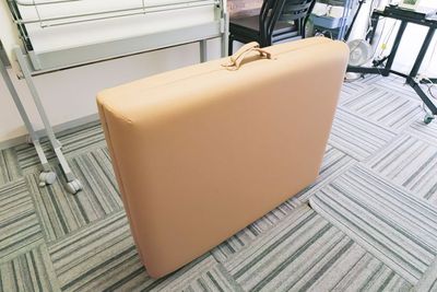 施術ベッドは折りたためます。 - ブルースペース白金高輪 撮影スタジオ・動画撮影・チェキ会・控室の設備の写真