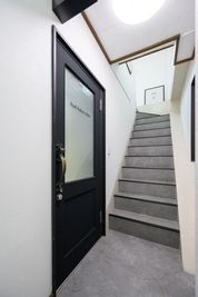 Salon Aina　北千住店 ネイルスペース①の入口の写真
