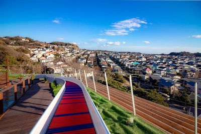 ルーフトップの絶景を見下ろす滑り台 - Kamakura Base Kamakura Base 鎌倉山　別荘一等貸し／スタジオの室内の写真