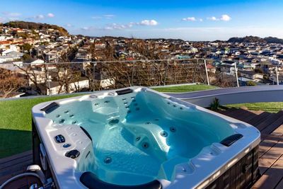 ルーフトップジャグジー - Kamakura Base Kamakura Base 鎌倉山　別荘一等貸し／スタジオの室内の写真