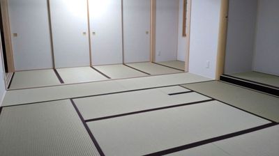 襖(ふすま)を外せば１３畳の和室に - 新花小町イベントスペース イベントスペース・和室の室内の写真