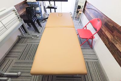 【白金／広尾】🍂秋特別割🍂24H利用テーブル椅子ある完全個室で快適空間／飲食OK／最大収容人数6人/高速光Wifi♪ - ブルースペース白金高輪