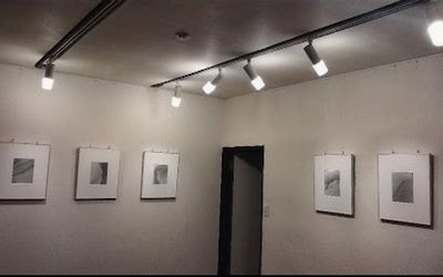 ギャラリー雪月花ゆづか　 一軒屋2階洋室10畳　スポットライト･ピクチャーレール有　の室内の写真